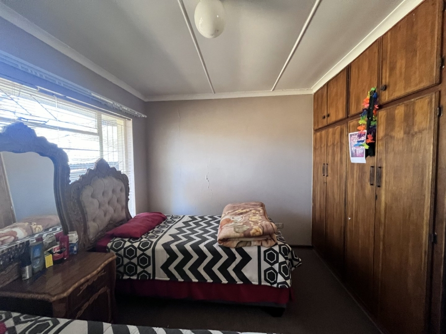 4 Bedroom Property for Sale in Pellissier Free State